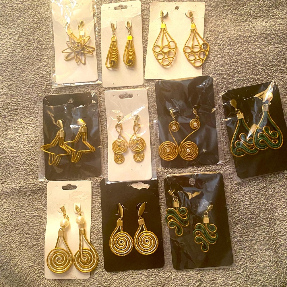 Made in Brazil, from a natural fiber “Capim Dourado”Golden Grass, Very unique.